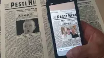 Születésnapi újság telefonnal ránézve elindul a videós köszöntő