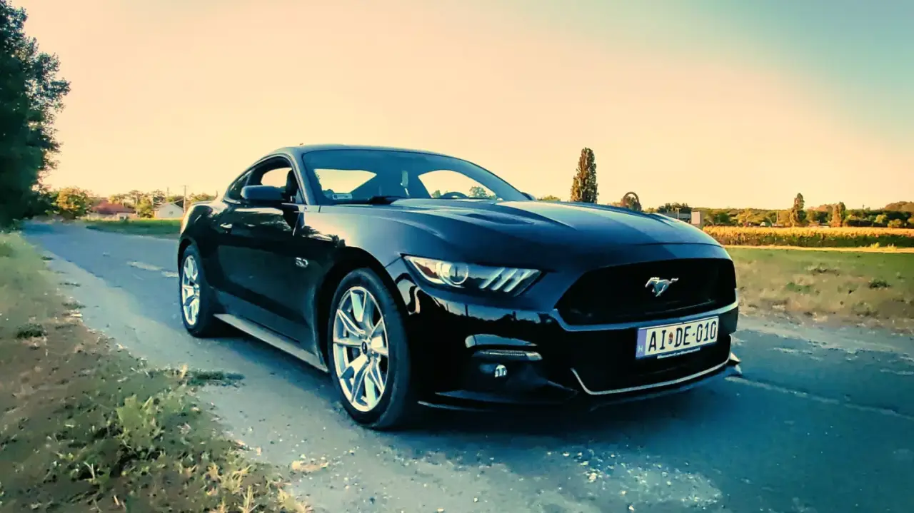 Éld át egy Ford Mustang V8 erejét Dunavarsányon és környékén