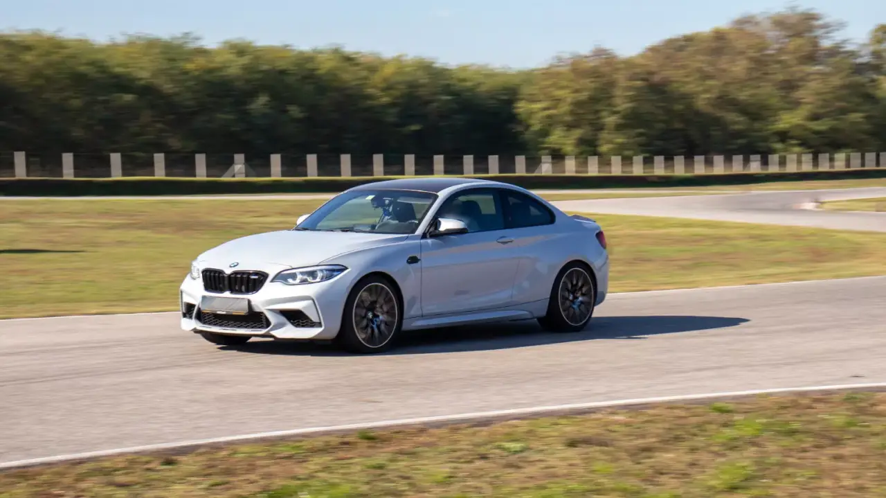 BMW M2 élményvezetés az M-Ringen