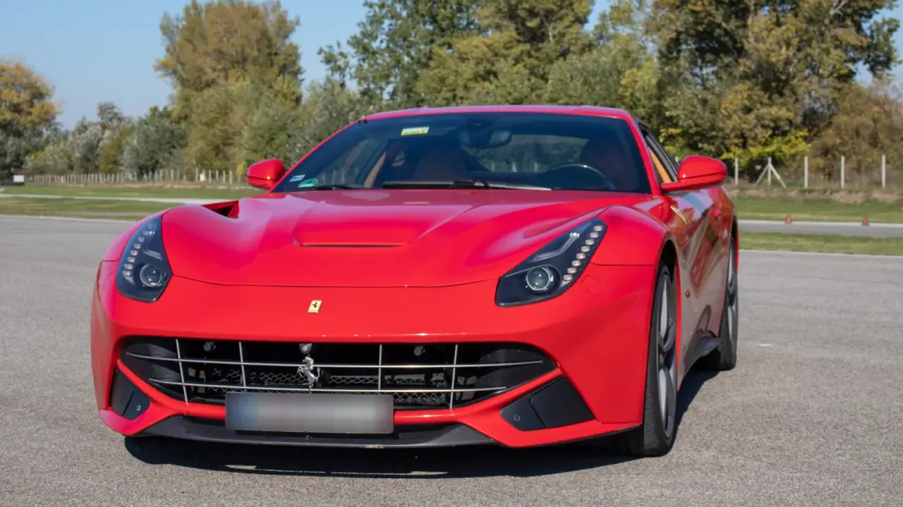 Ferrari F12 élményvezetés az M-Ringen