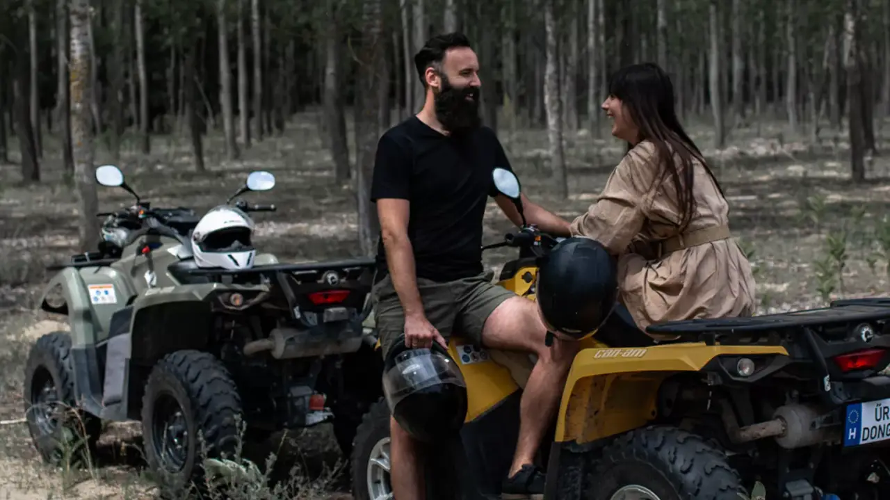 Romantikus VIP-quadozás élményfotózással vagy homoksurffel Ágasegyházán