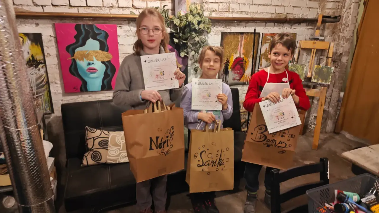 Absztrakt festő workshop gyerekeknek Budapesten - Névre szóló ajándékkal!