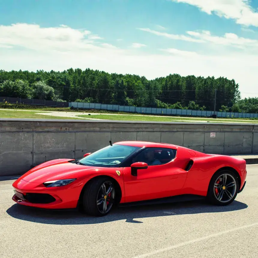 Ferrari 296 GTB élményvezetés a Kakucs Ringen