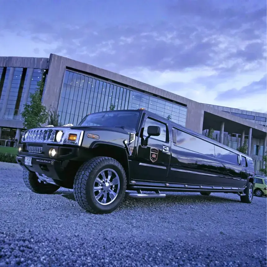 Fekete H2-es Hummer limuzin