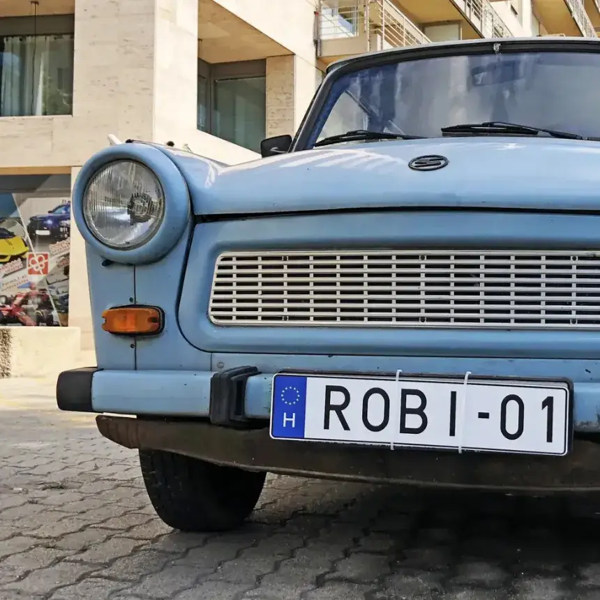 Egyedi tréfás rendszámtábla 1 nap alatt ajándékba