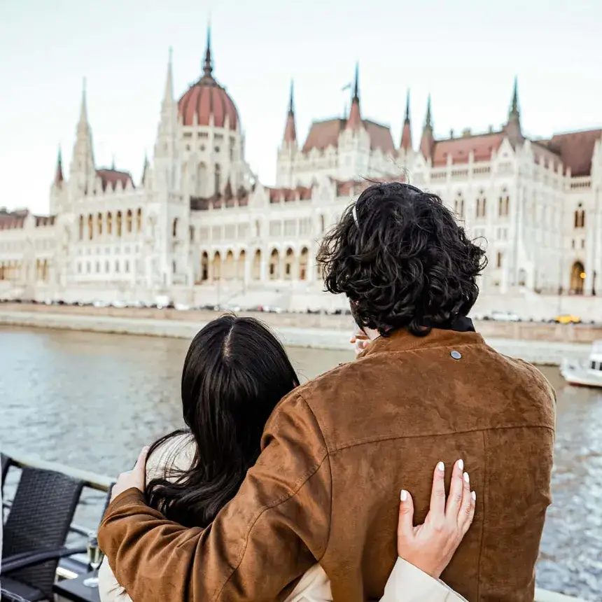 Városnéző Sétahajózás Budapesten 2 fő részére – Korlátlan Rosé fogyasztással!