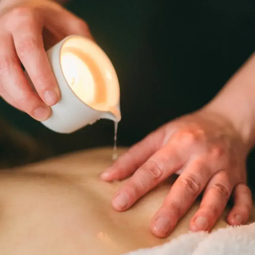 Luxus kényeztetés: Gyertyás masszázs Budapesten