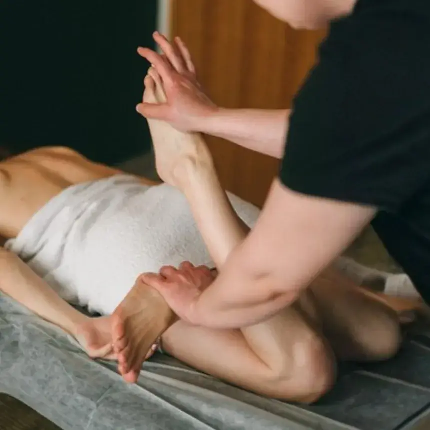 Melegolajos, vegyes Thai testmasszázs nyújtásokkal Budapesten