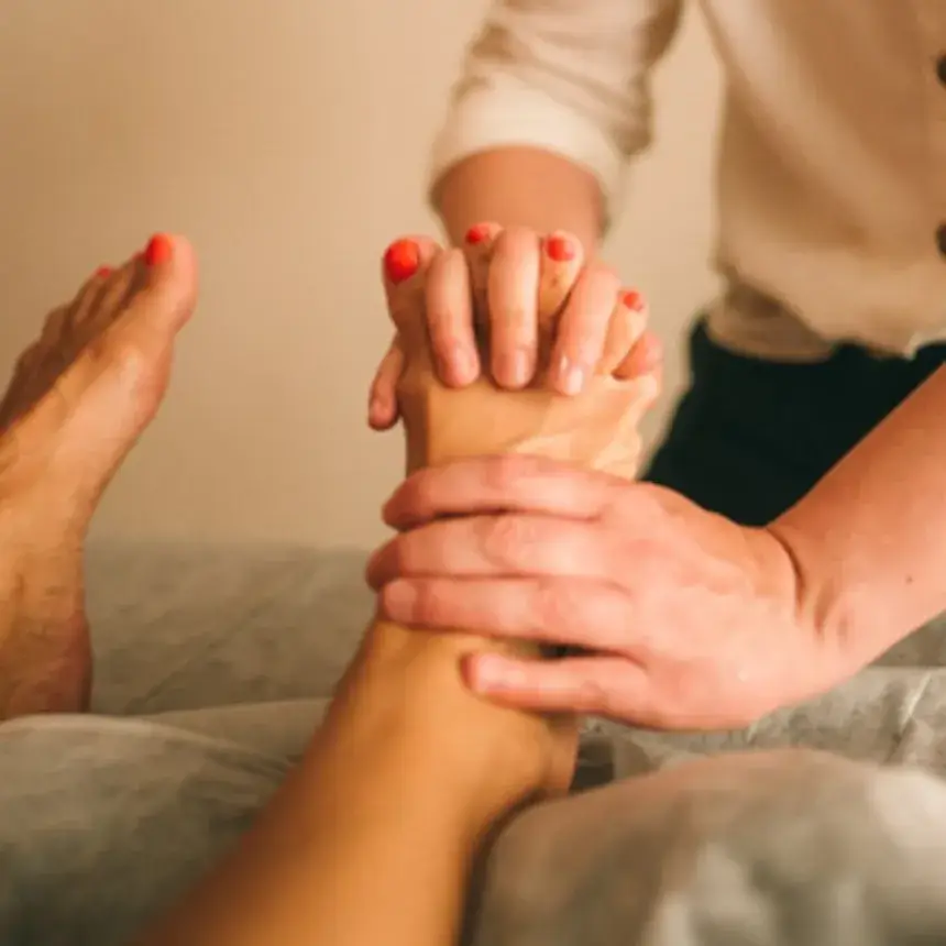 Lazító, frissítő talp- és lábszármasszázs Budapesten