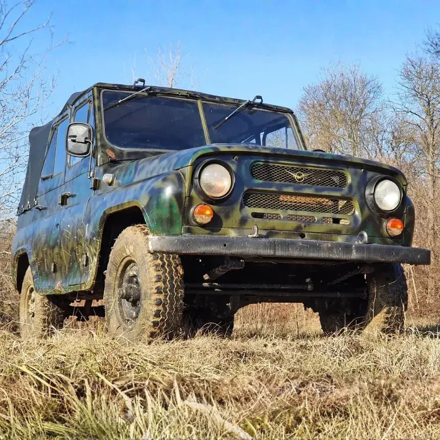 UAZ katonai terepjáróval off-road vezetés
