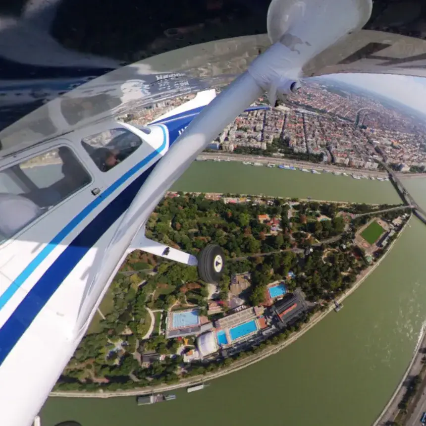 30 perces Budapest Panoráma sétarepülés 2-3 fő részére – Farkashegyről indulva
