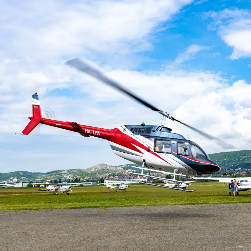 Exkluzív helikopteres bortúra az Etyeki Kúria Pezsgőbirtokán, Budaörsről indulva