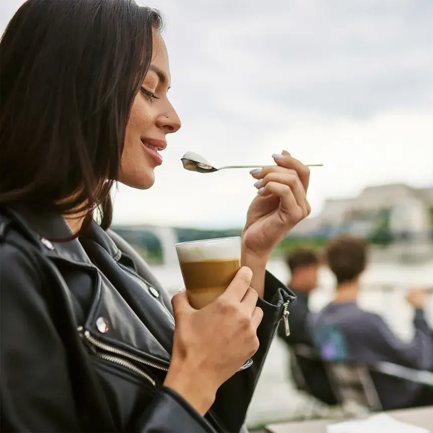 Városnéző sétahajózás frissítő kávéval a Dunán, Budapest panorámájával