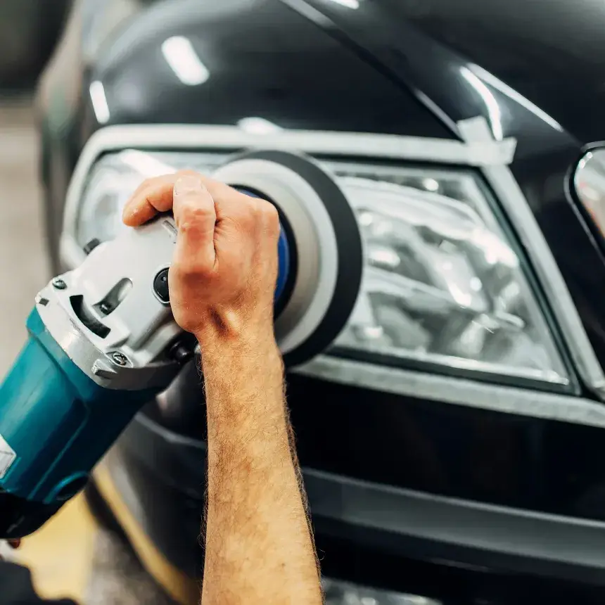 Az autókozmetika, ami házhoz jön! – Fényszóró polírozás