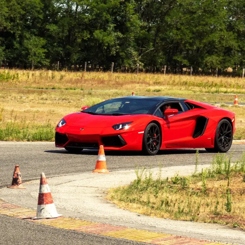 Lamborghini Aventador élményvezetés a Kakucs Ring versenypályán