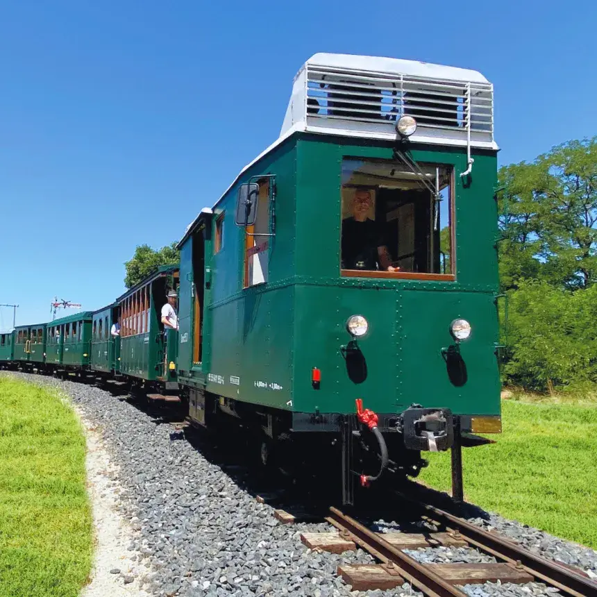 Egy rövid menet a Dmot-tal! – Mozdonyvezetés a Nagycenki Széchenyi Múzeumvasúton
