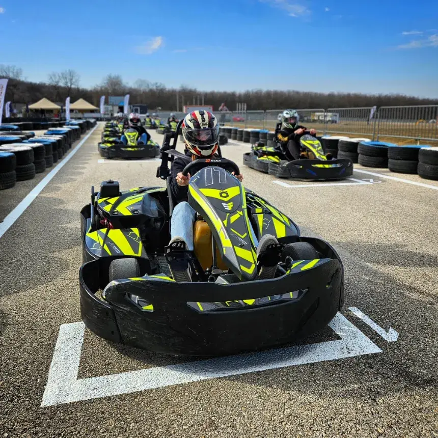 Gokartozás gyerekeknek a Hungaroring gokartpályáján 3 futamban - 14 éves korig!