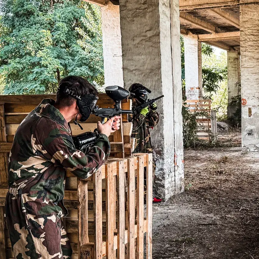 Gyerekeknek paintballélmény egy régi katonai bázison Vácon