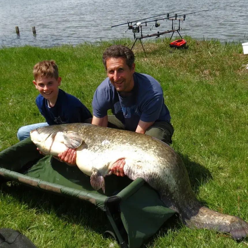 24 órás Apa-Fia pecamaraton Gyöngyösön – Profi vezetővel és fogási garanciával!