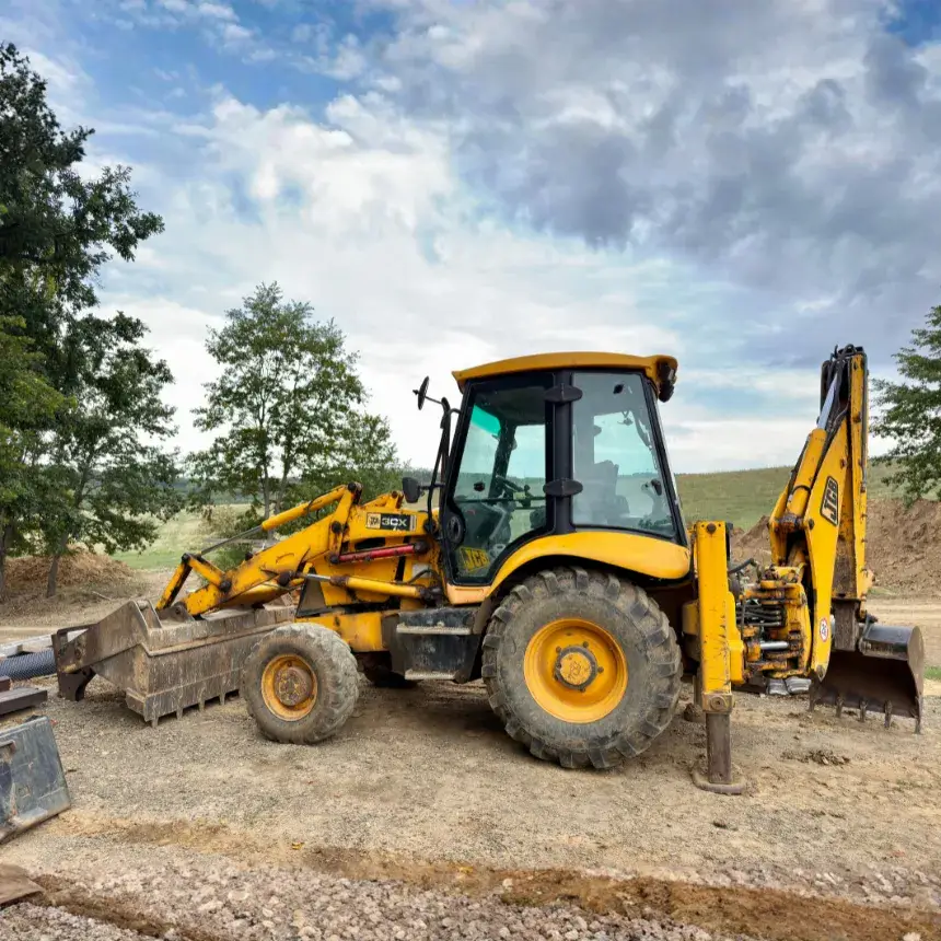 Mini méret, nagy élmény: JCB 30X élményvezetés a MultiShoot City Élményparkban