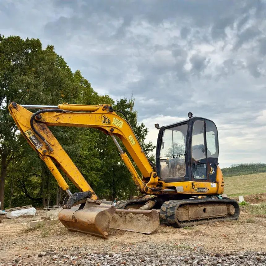 Kompakt erőgép, profi élmény: JCB 8060 ZTS élményvezetés a MultiShoot City Élményparkban