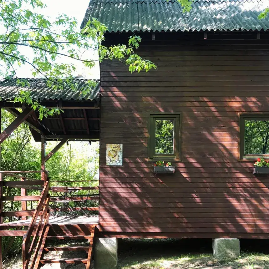 Várhegyen Fészekben – 2 éjszaka 4 fő részére a siroki Vár-Campingben