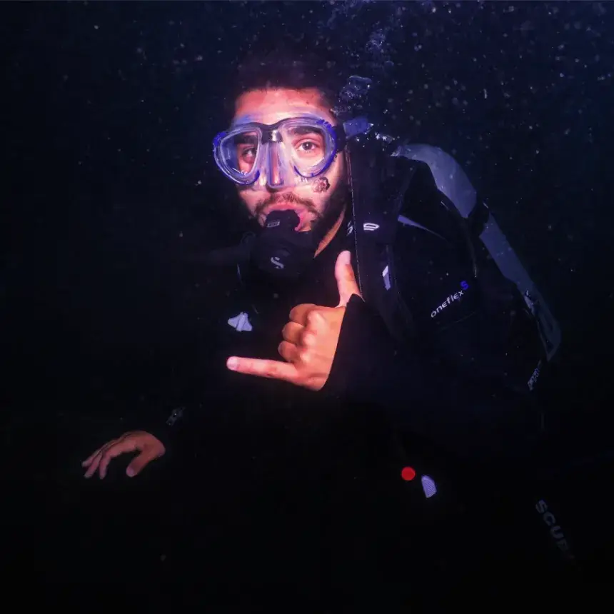 Éjszaka a Mélyben: Apa-Fia melegvízű Búvárkaland Tatán, a Fényes-forrásban