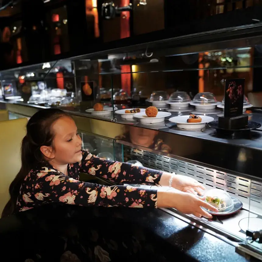 Fedezd fel Ázsia ízeit a Wasabi Running Sushi & Wok étteremben (Debrecen)