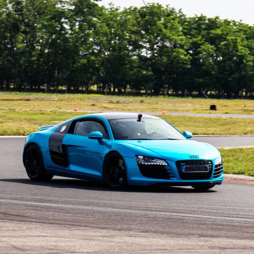 Audi R8 élményautózás gyerekeknek a Kakucs Ring versenypályán