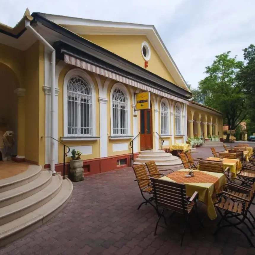 Geréby Kúria Hotel és Lovasudvar: 2 éjszaka kettesben – Lovaskocsizással!