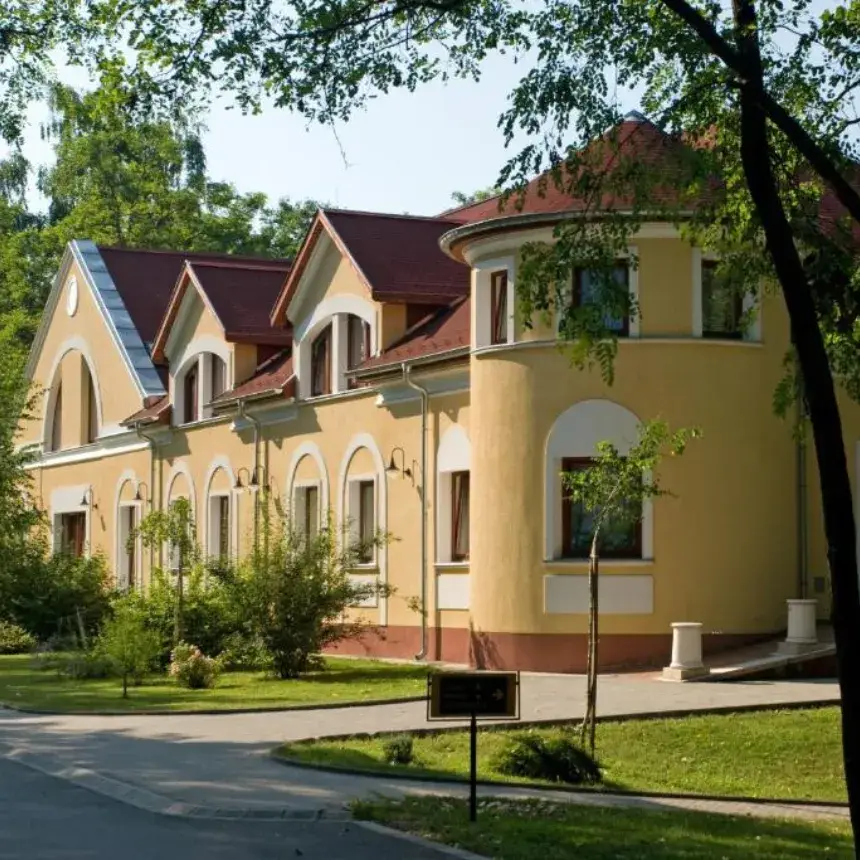 Geréby Kúria Hotel és Lovasudvar: 2 éjszaka kettesben – Lovaglással!