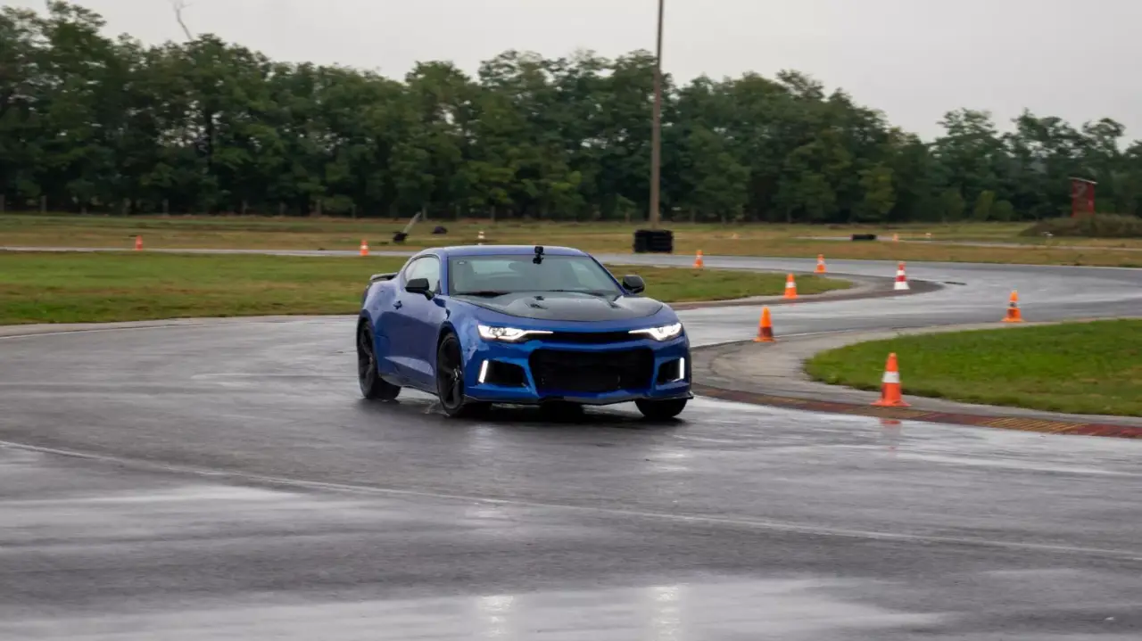 Chevrolet Camaro élményautózás gyerekeknek a Kakucs Ringen