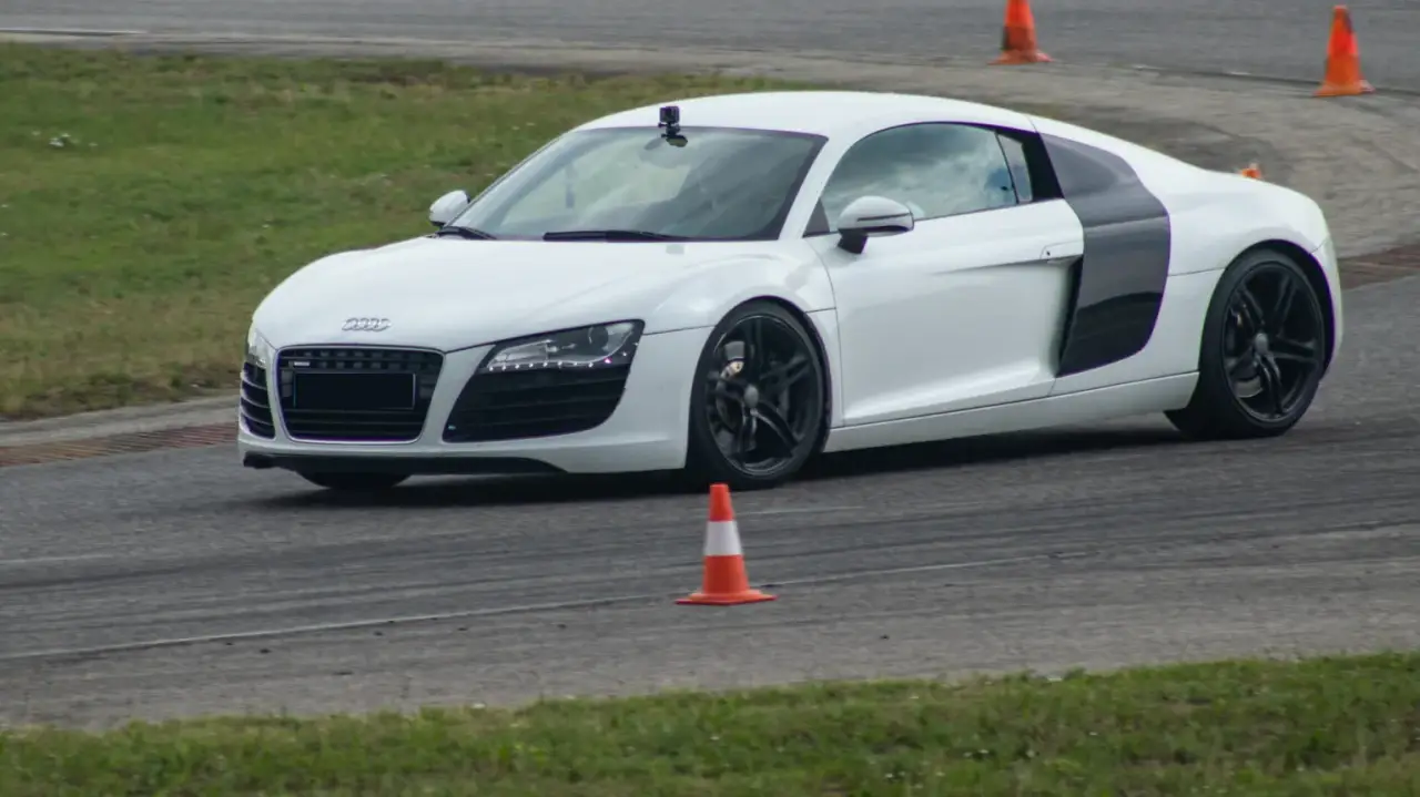 Audi R8 élményautózás gyerekeknek a Kakucs Ring versenypályán