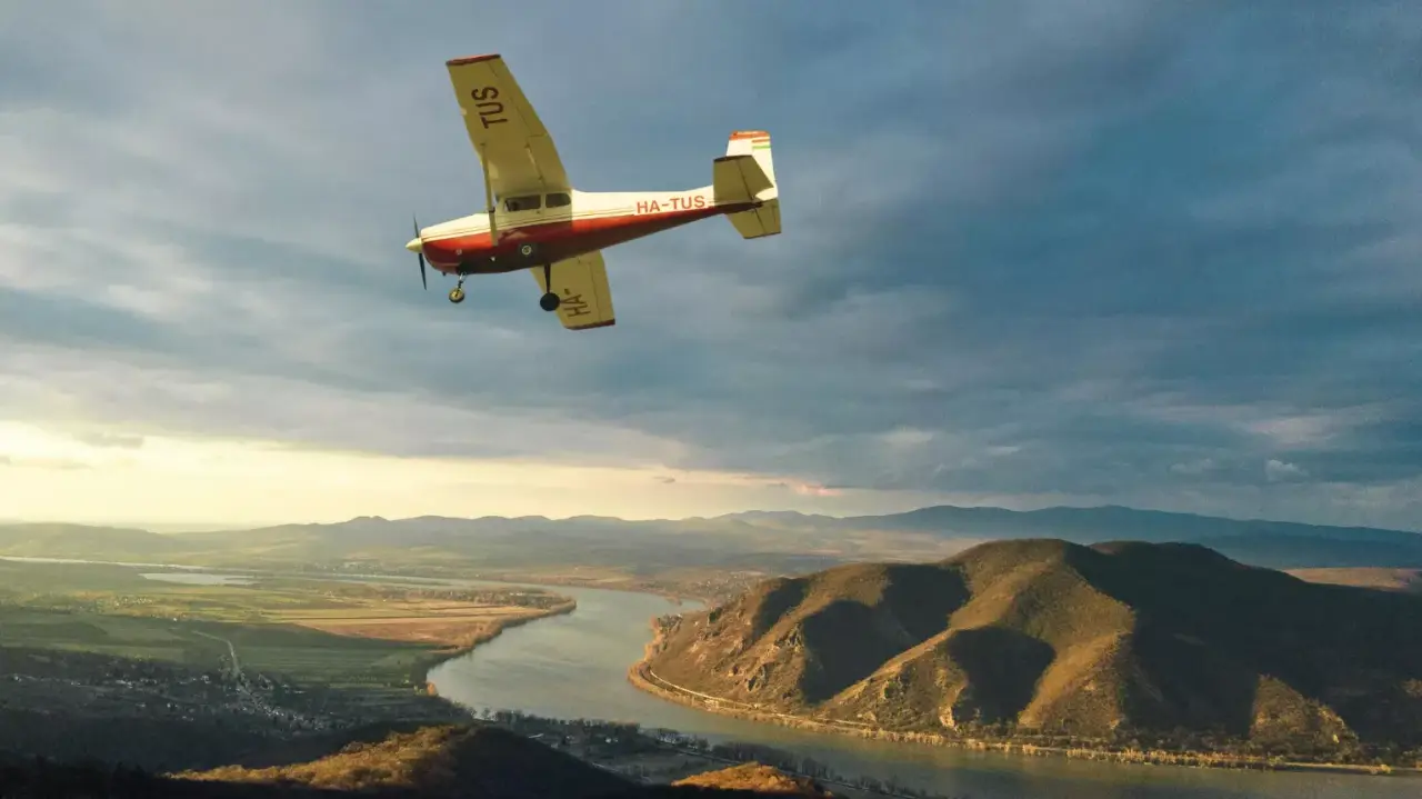 Irány Visegrád Veresegyházi reptérről egy Cessna 182-vel