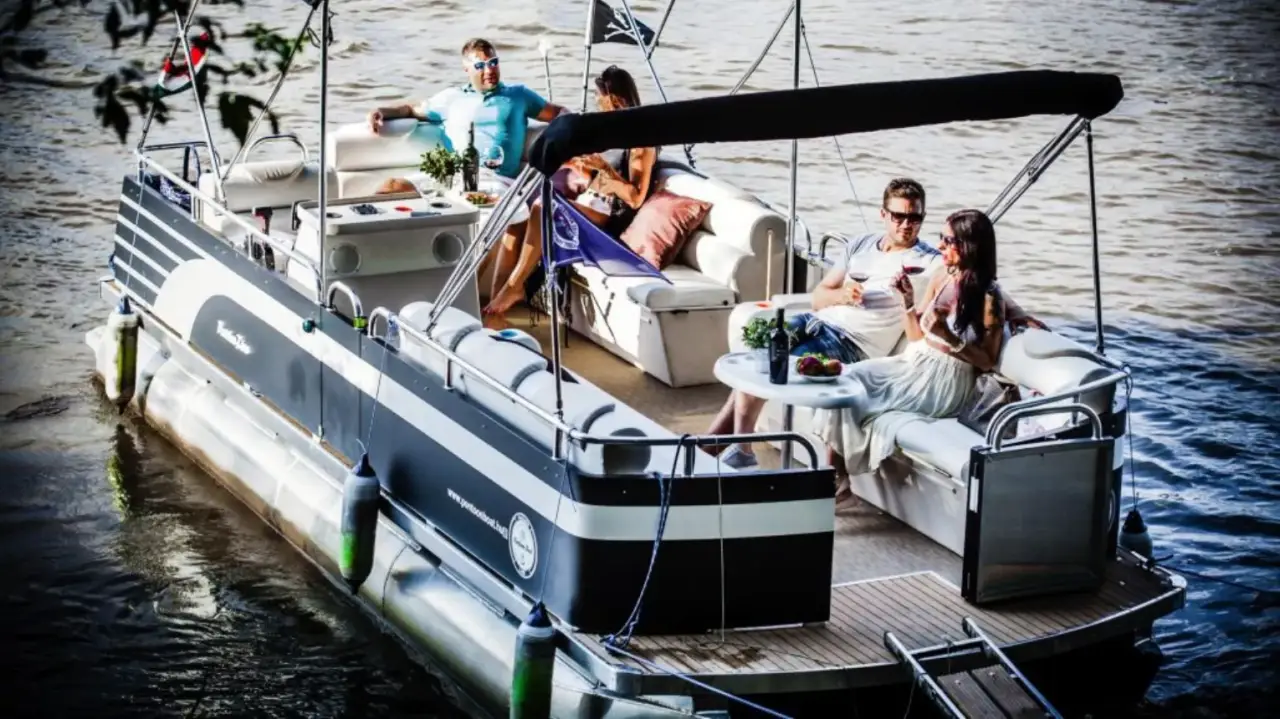 Pontoon Boat - Élmény Hajókirándulás a Tiszán