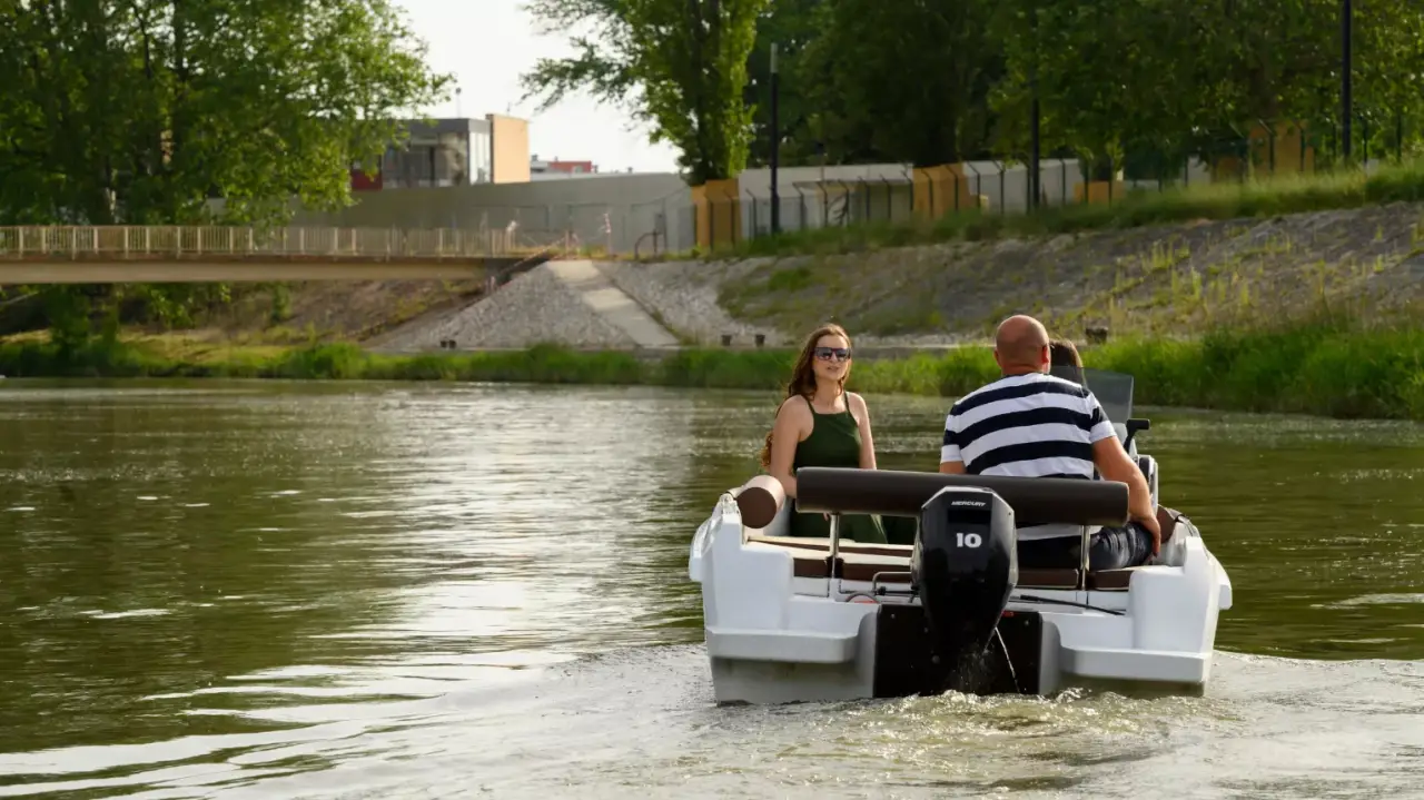 2 órás motorcsónak túra engedély nélkül vezethető ROTO 450 S Family hajóval