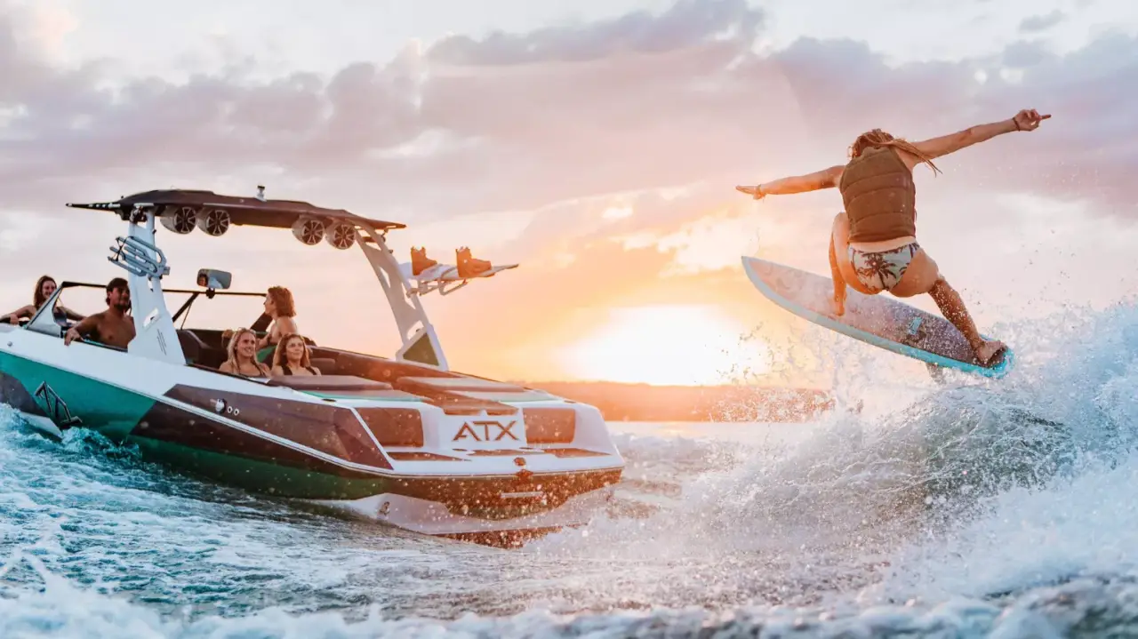 Fullos szörfélmény Budapesten! Szuper céges buli a Dunán