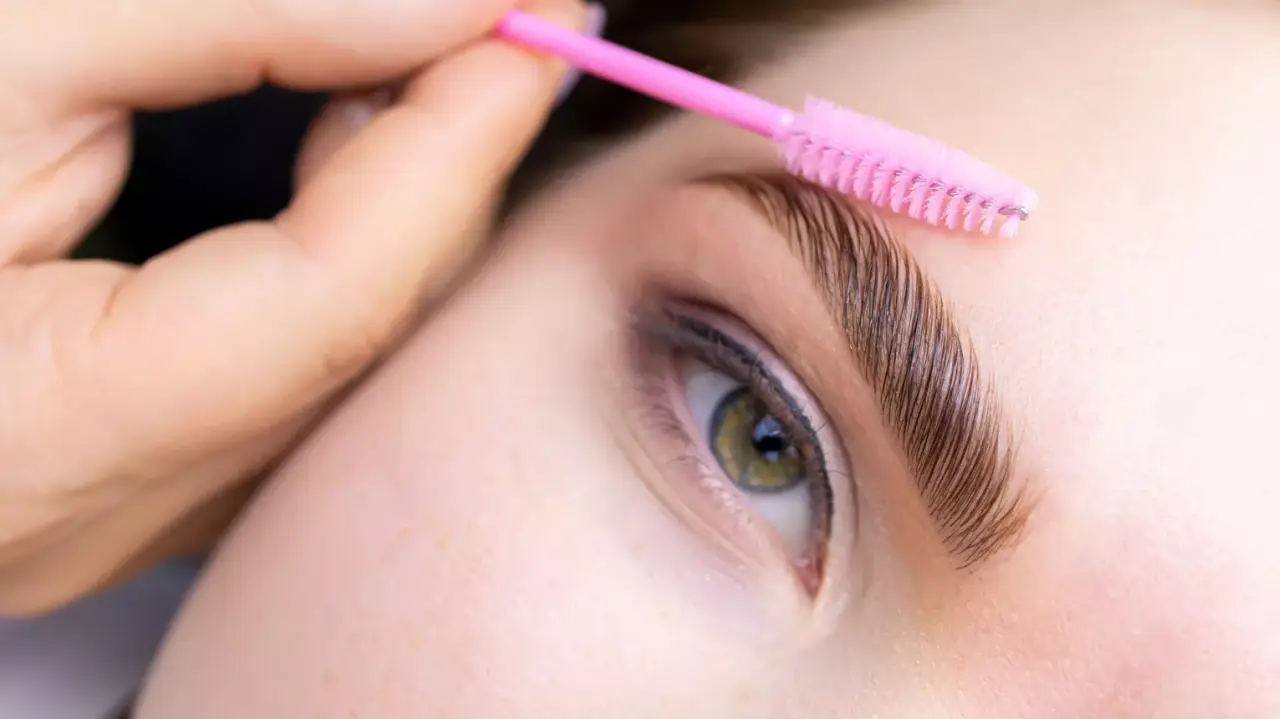 Szemöldök laminálás a tökéletes megjelenésért!