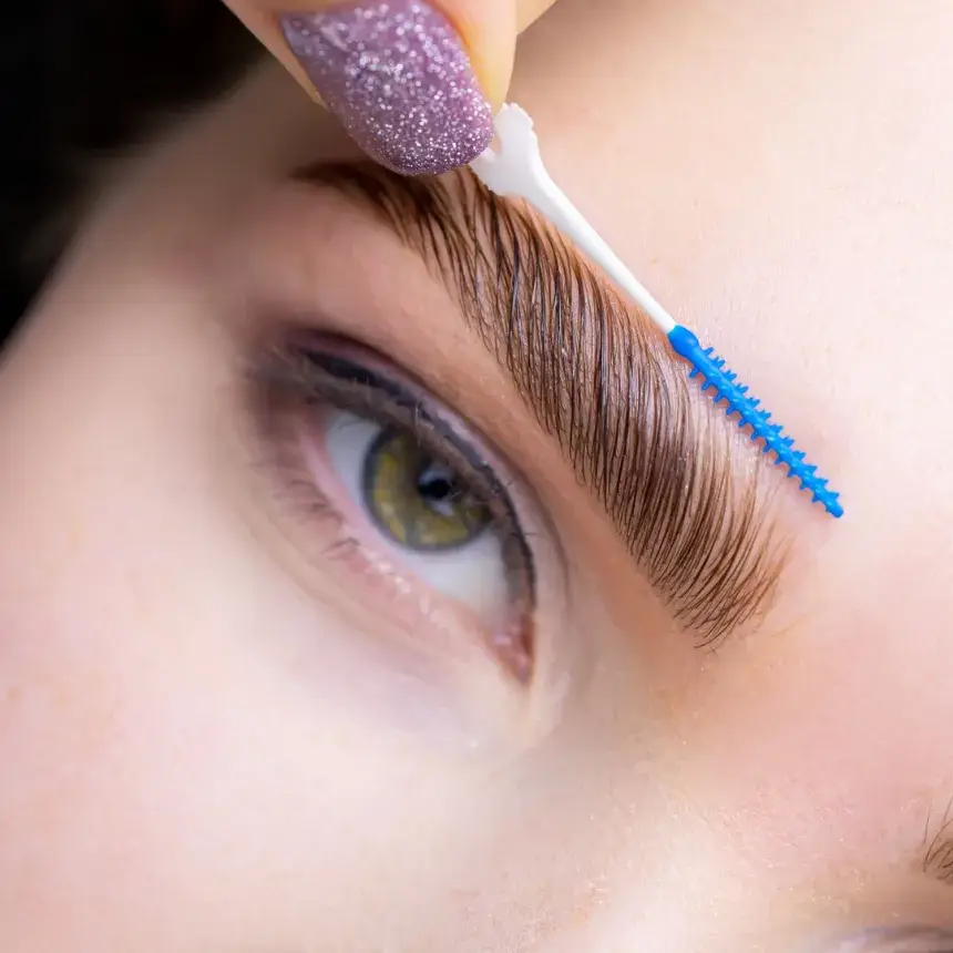 Szemöldök laminálás a tökéletes megjelenésért!