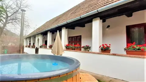 Lazulj Barátaiddal a Padláskincsek Birtokon Nagybörzsönyben 10