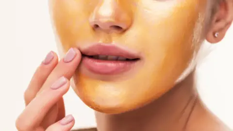 Igazi kuriózum, amely már nem luxus többé! – Arany arckezelés Budapesten 1