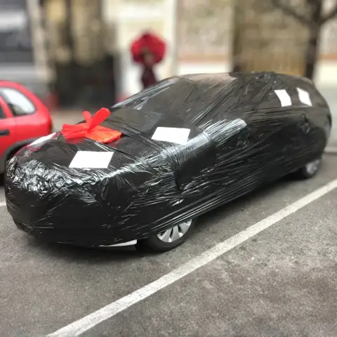 Autó csomagolás, extra meglepetés