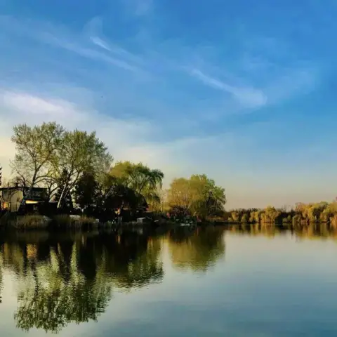 Privát hajótúra a Ráckevei/Soroksári Duna-ág vizén, barátokkal – Budapestről indulva