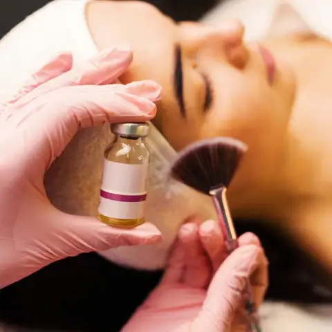 Exkluzív, szépítő kezelés őssejtes arcszérummal hölgyeknek Budapesten