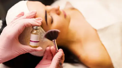 Exkluzív, szépítő kezelés őssejtes arcszérummal hölgyeknek Budapesten 1