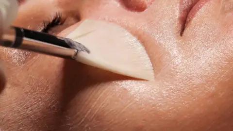 Exkluzív, szépítő kezelés őssejtes arcszérummal hölgyeknek Budapesten 3