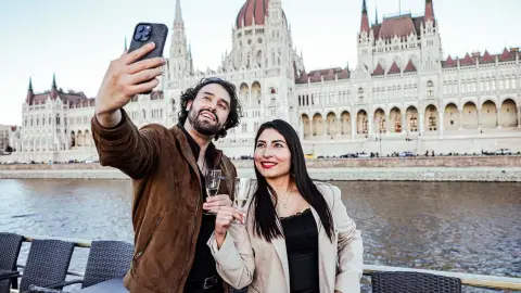 Városnéző Sétahajózás Budapesten 2 fő részére – Korlátlan Rosé fogyasztással! 2