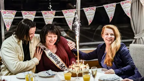 Városnéző Sétahajózás Budapesten 2 fő részére – Korlátlan Rosé fogyasztással! 3