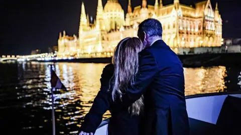 Városnéző Sétahajózás Budapesten 2 fő részére – Korlátlan Rosé fogyasztással! 5