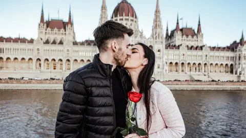 Városnéző Sétahajózás Budapesten 2 fő részére – Korlátlan Rosé fogyasztással! 8